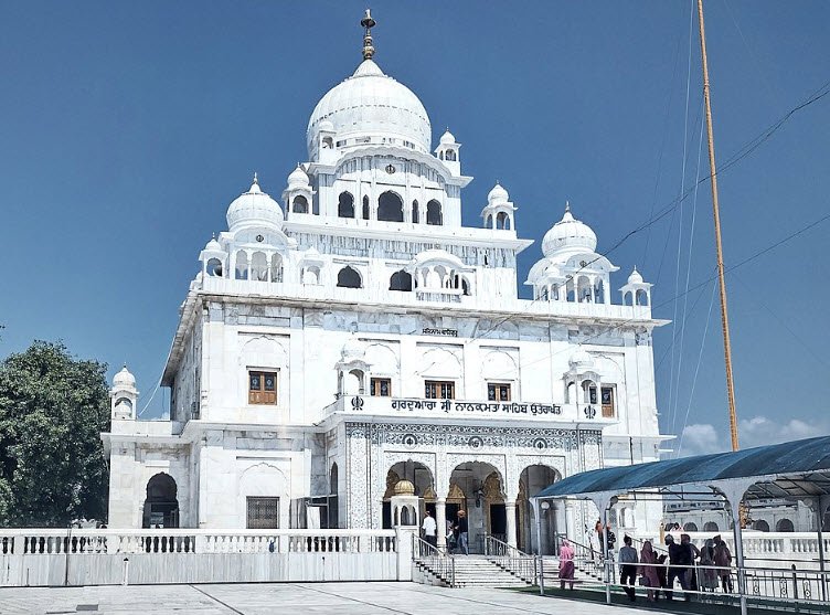 Sarovar Nanak Matta Sahib, Udham Singh Nagar, Uttarakhand - Vushii.com